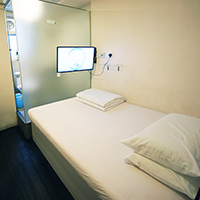 Oriental Hotel Medium Double Room (4.5 feet bed):HK$350Up